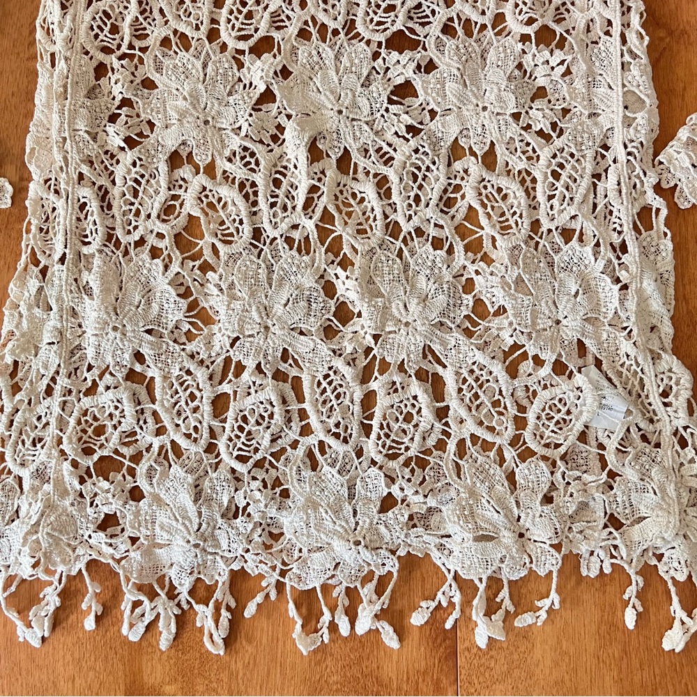 Issi Crochet Top - Picture 2 of 6